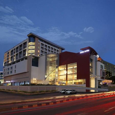 Starlit Suites Kochi Bagian luar foto