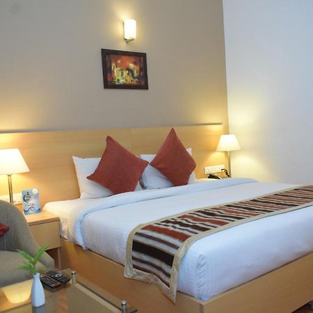 Starlit Suites Kochi Bagian luar foto