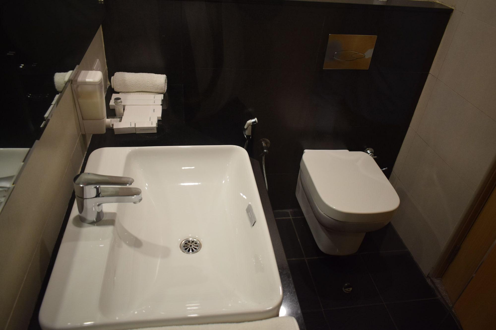 Starlit Suites Kochi Bagian luar foto