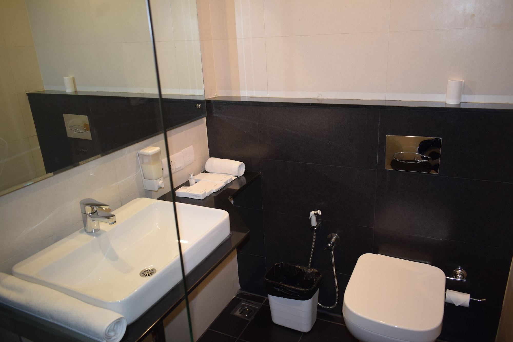Starlit Suites Kochi Bagian luar foto