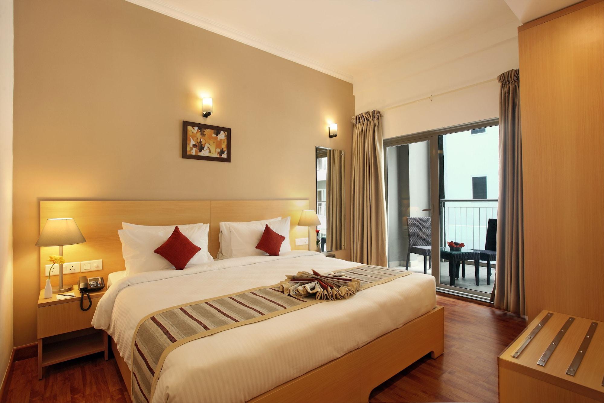 Starlit Suites Kochi Bagian luar foto