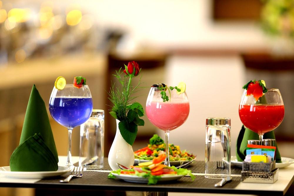 Starlit Suites Kochi Bagian luar foto