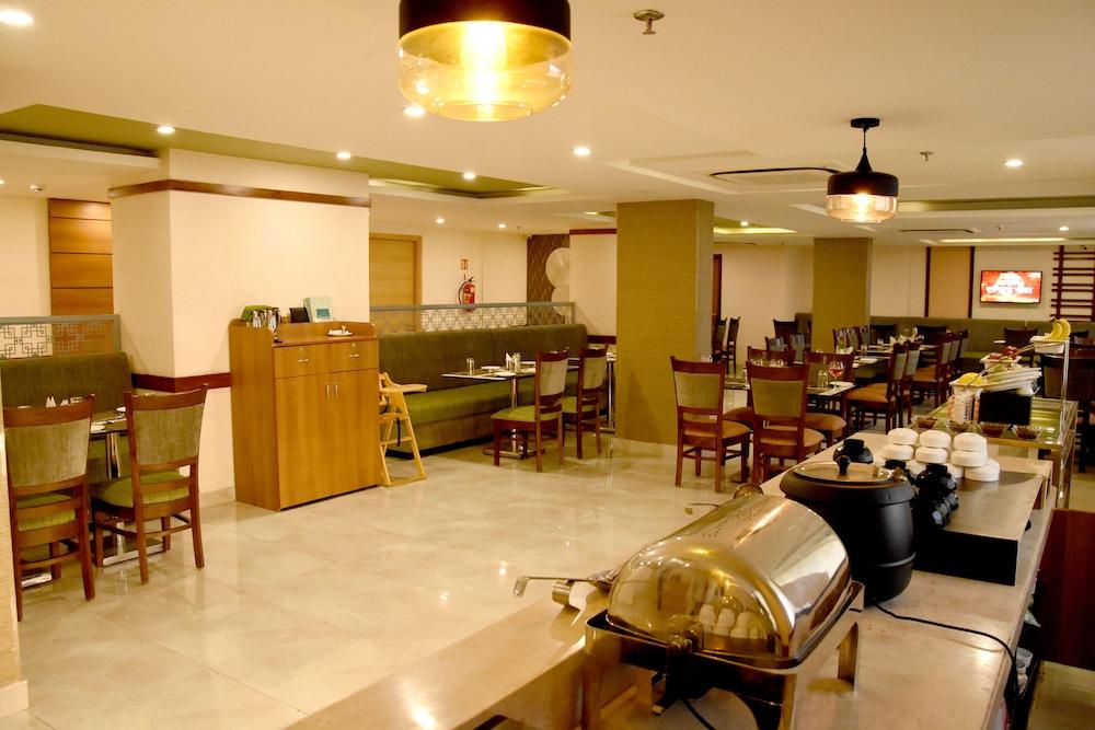Starlit Suites Kochi Bagian luar foto