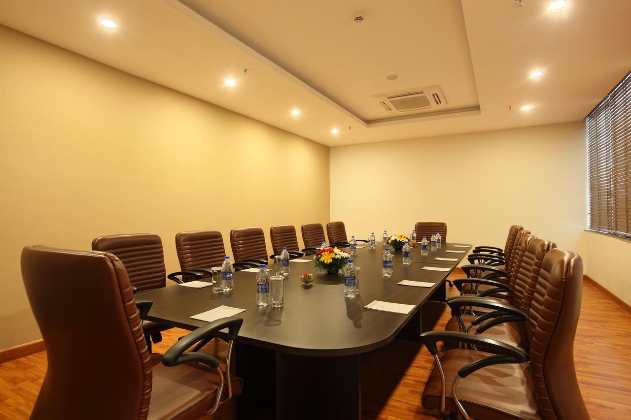 Starlit Suites Kochi Bagian luar foto