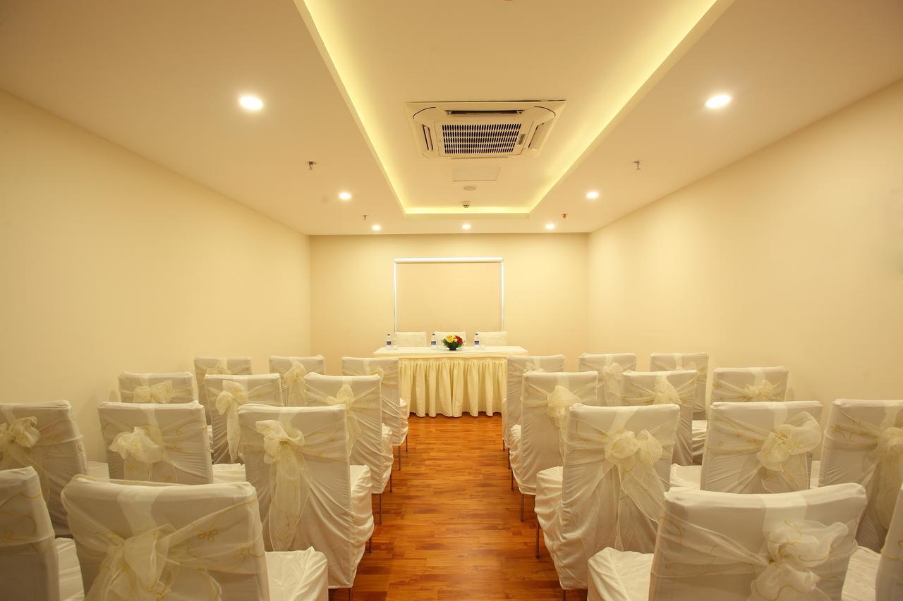 Starlit Suites Kochi Bagian luar foto