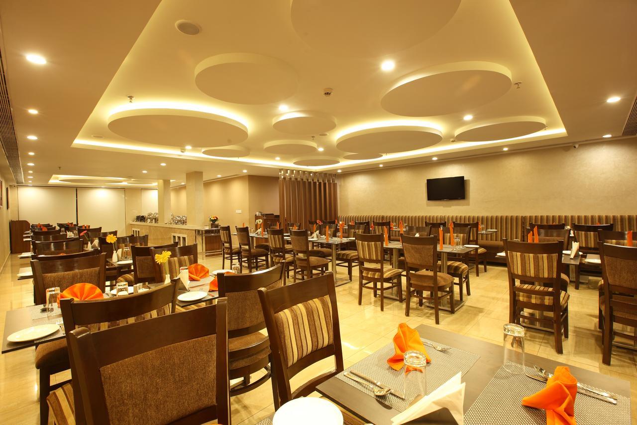 Starlit Suites Kochi Bagian luar foto