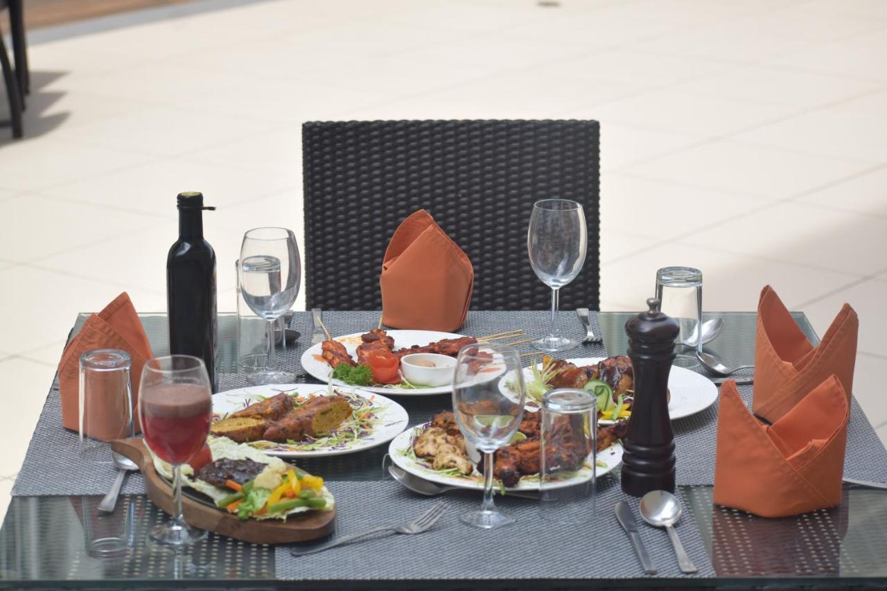 Starlit Suites Kochi Bagian luar foto