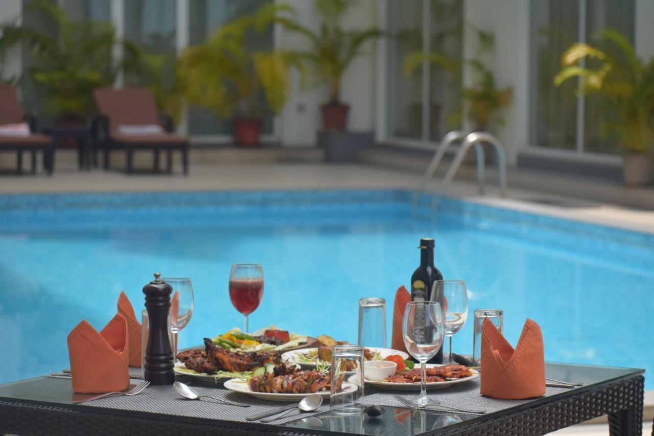 Starlit Suites Kochi Bagian luar foto