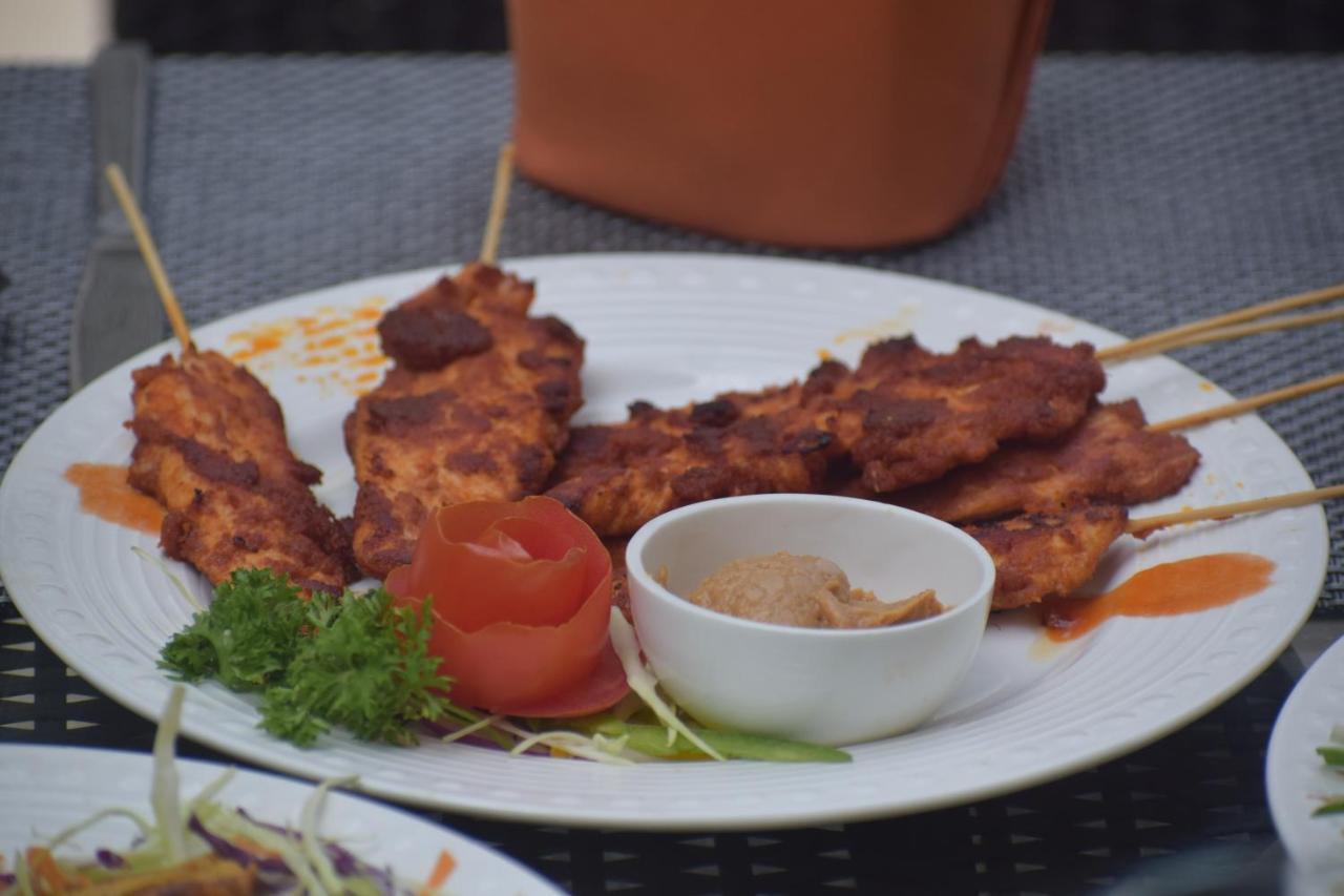 Starlit Suites Kochi Bagian luar foto