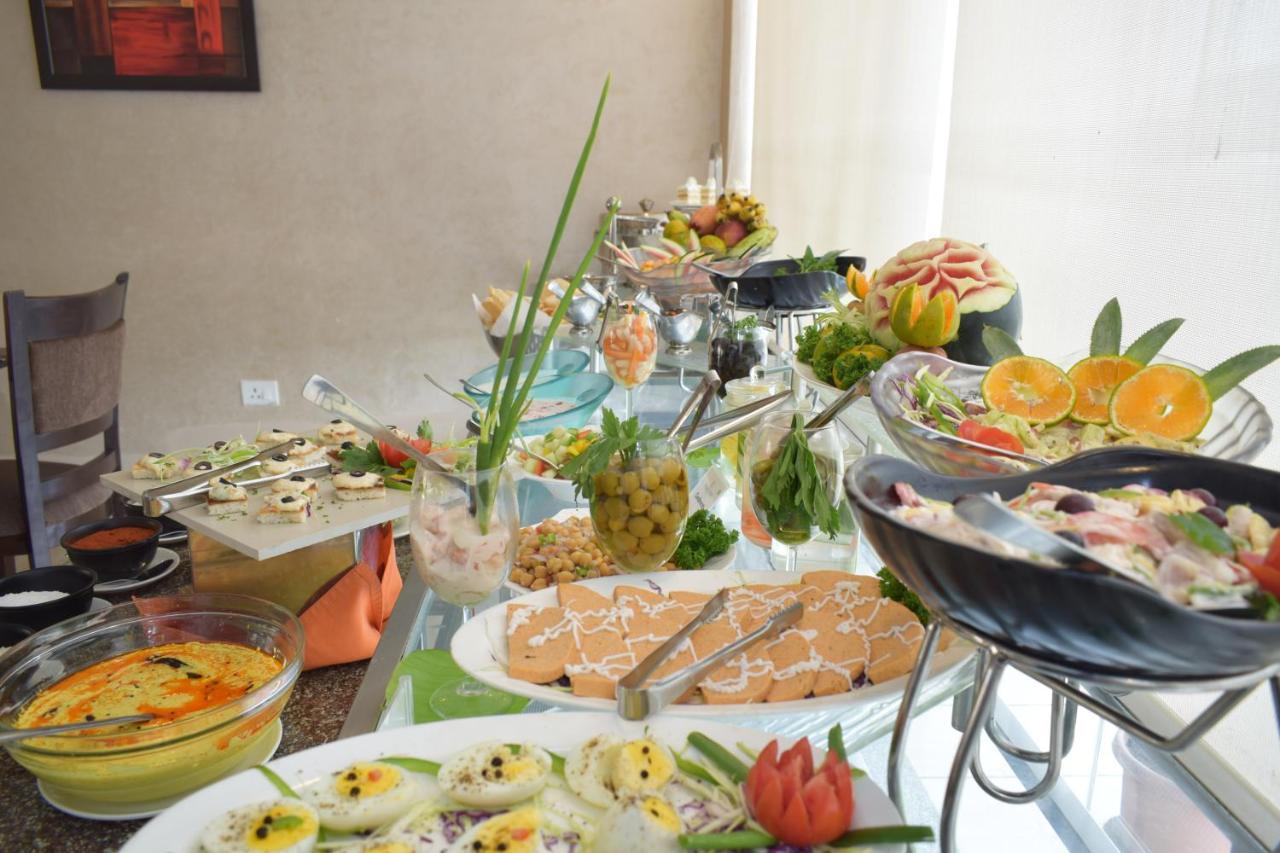 Starlit Suites Kochi Bagian luar foto